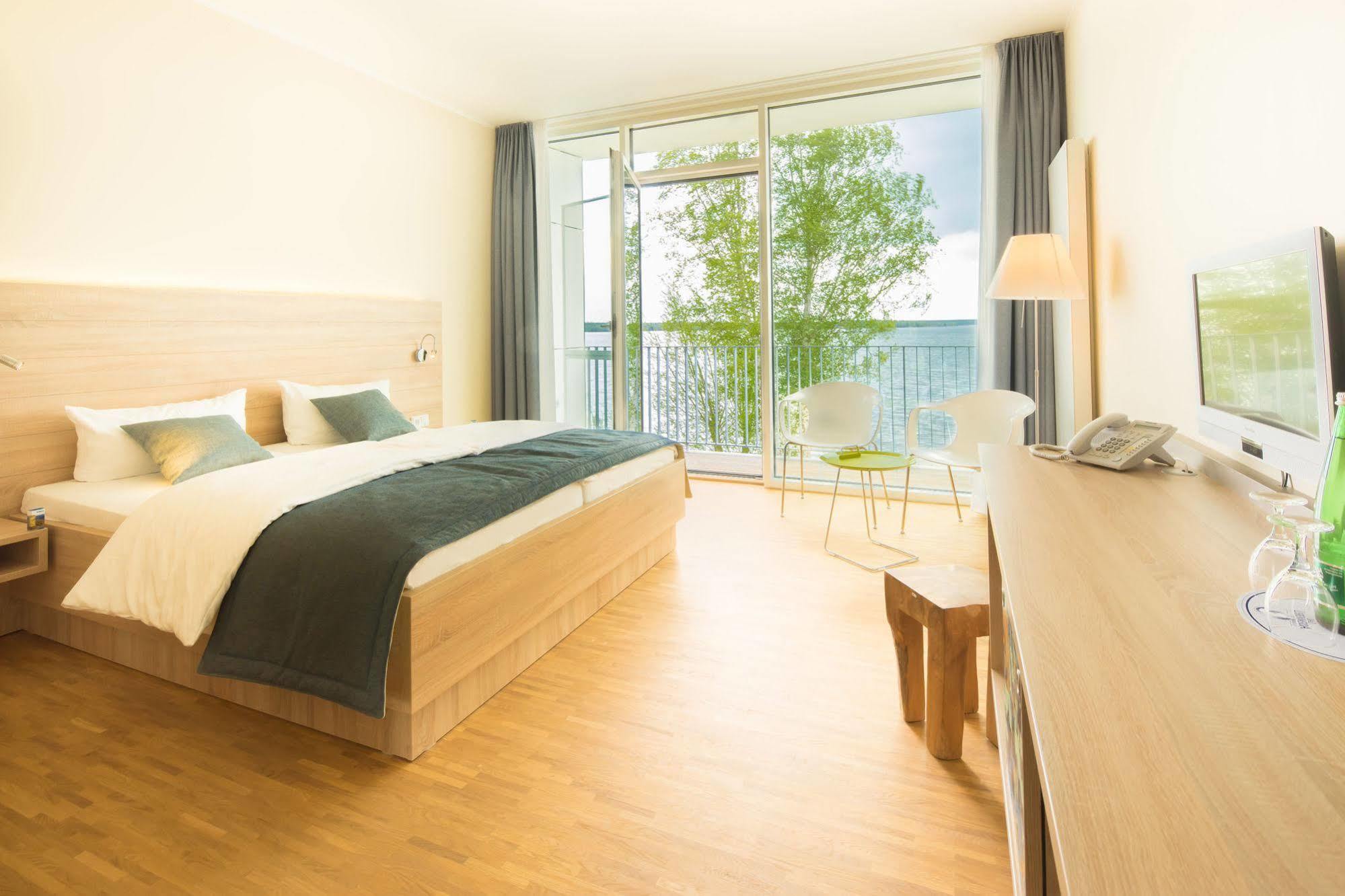 Strandhotel Senftenberger See Ngoại thất bức ảnh