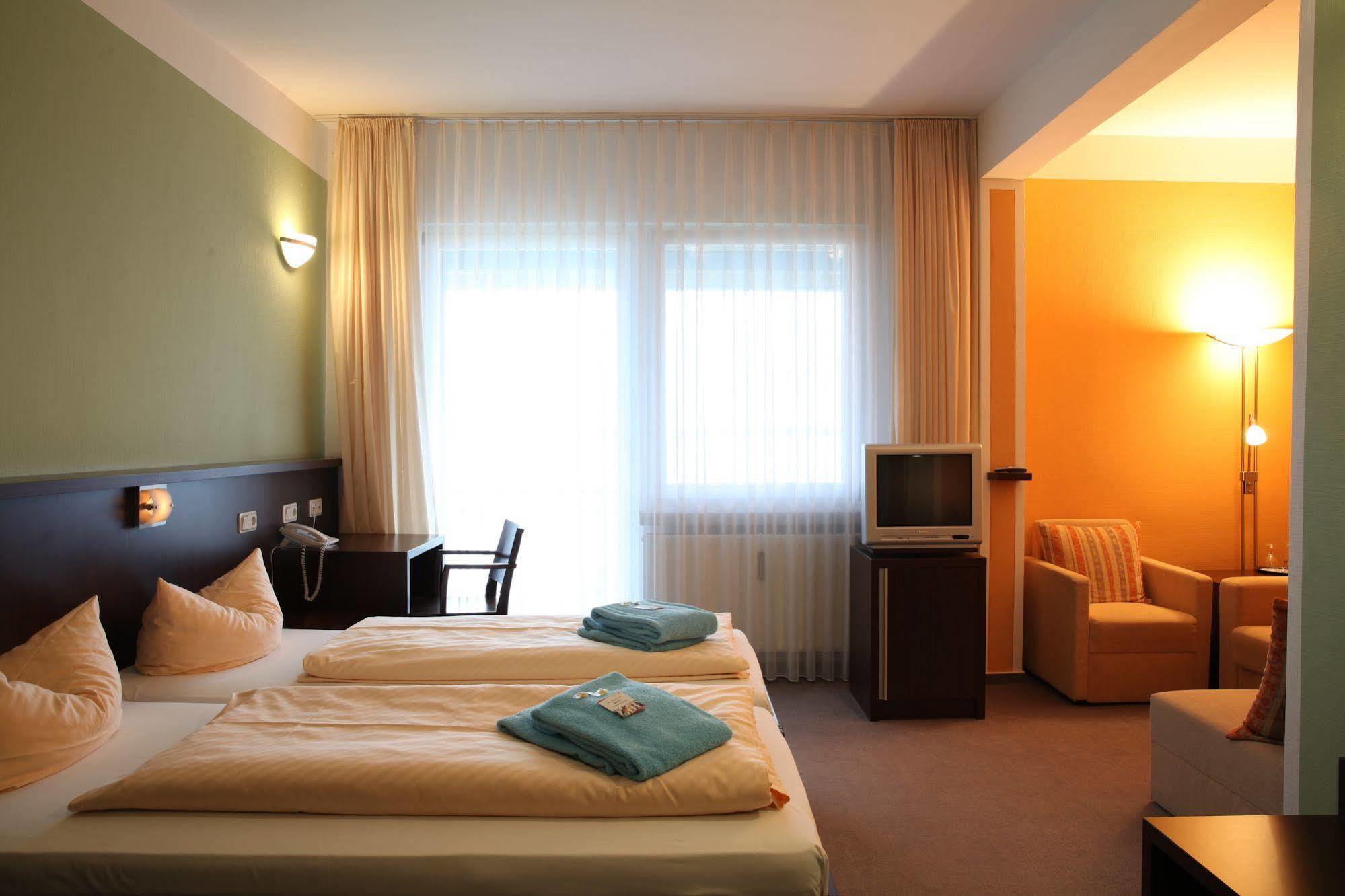 Strandhotel Senftenberger See Ngoại thất bức ảnh