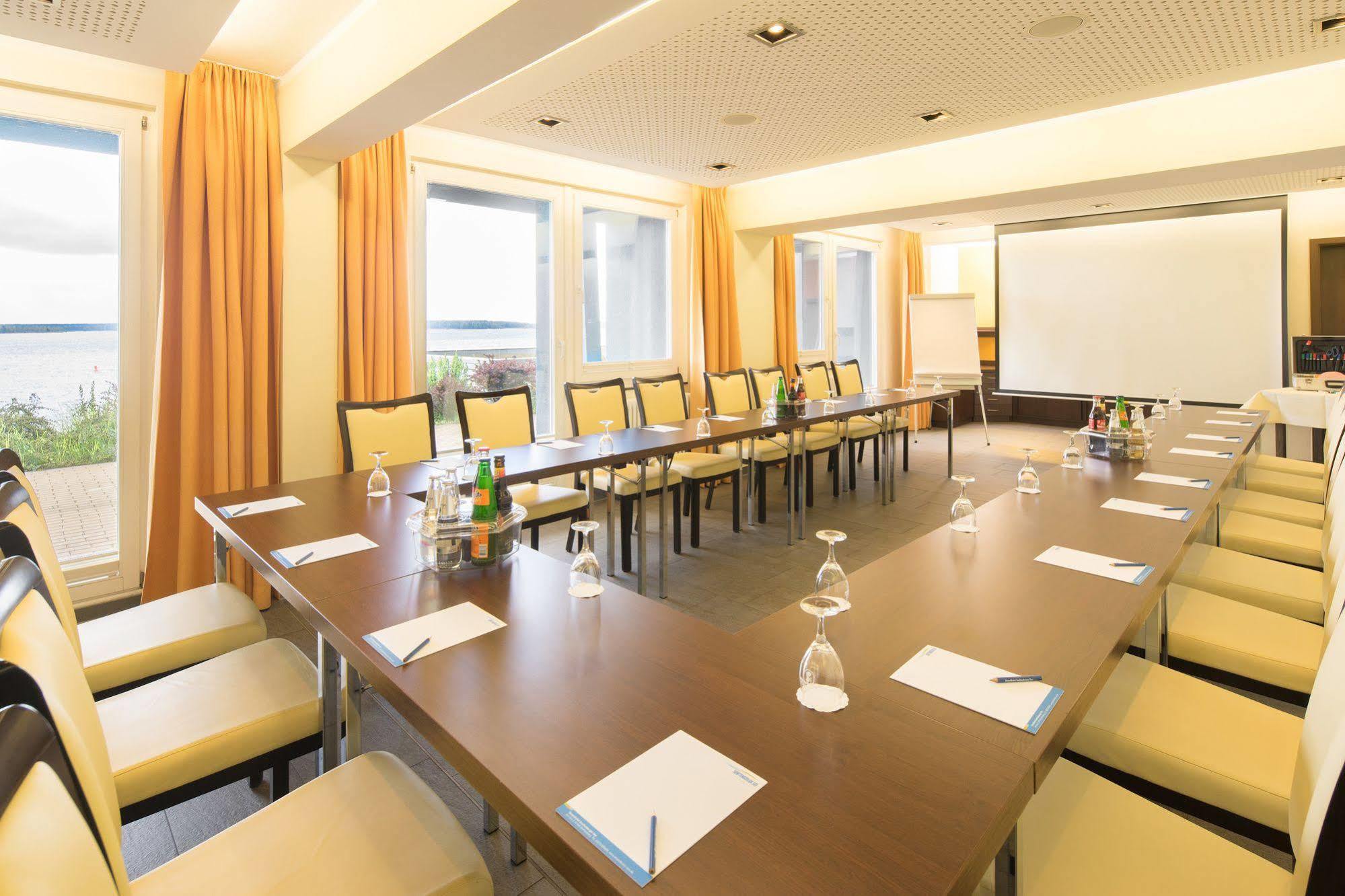 Strandhotel Senftenberger See Ngoại thất bức ảnh